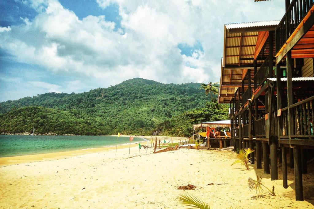 Beachfront Hut Downstairs Astra - Beach Shack Chalet Kampong Juara Exterior foto